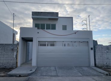 Casa en Venta en Fracc. La Tampiquera, 3 Recámaras, 3 Baños Completos, con Jardín, Boca del Rio, Ver.